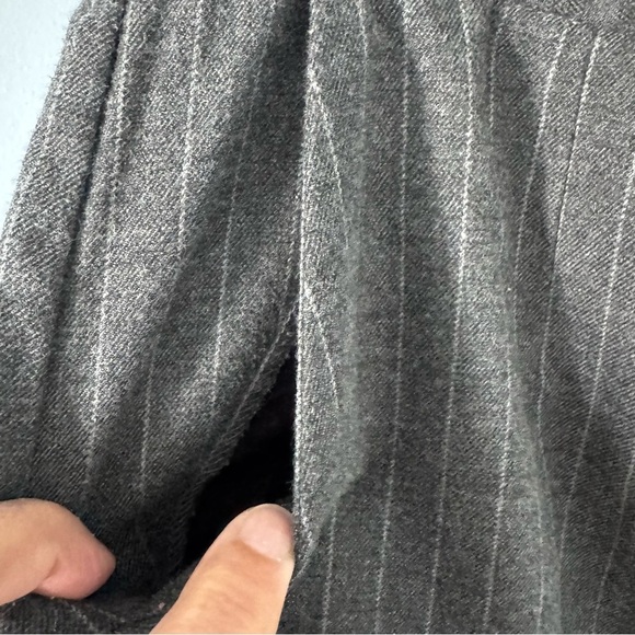 Dynamite Gray Pinstripe Wide Leg Pants – Size 00 ✨ Sleek Pinstripe Perfection ✨ - Picture 3 of 7